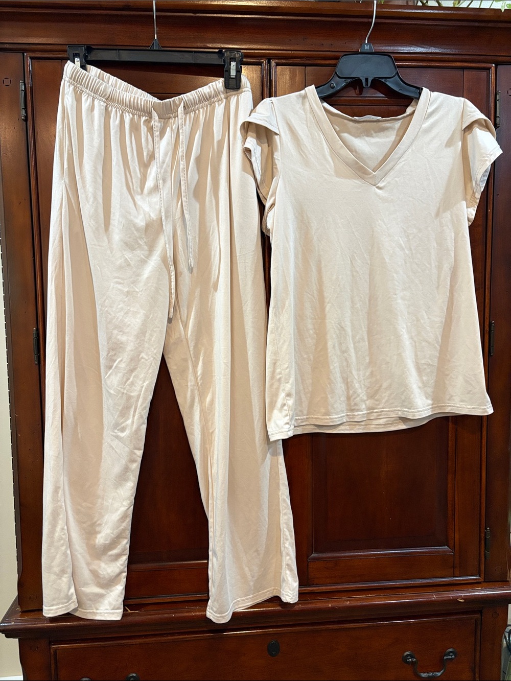 Relaxed V-Neck Cream Pajama Set - Short Sleeve Top & Drawstring Pants
